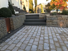 Scheuermann-Naturstein-Showroom-Blockstufen-31